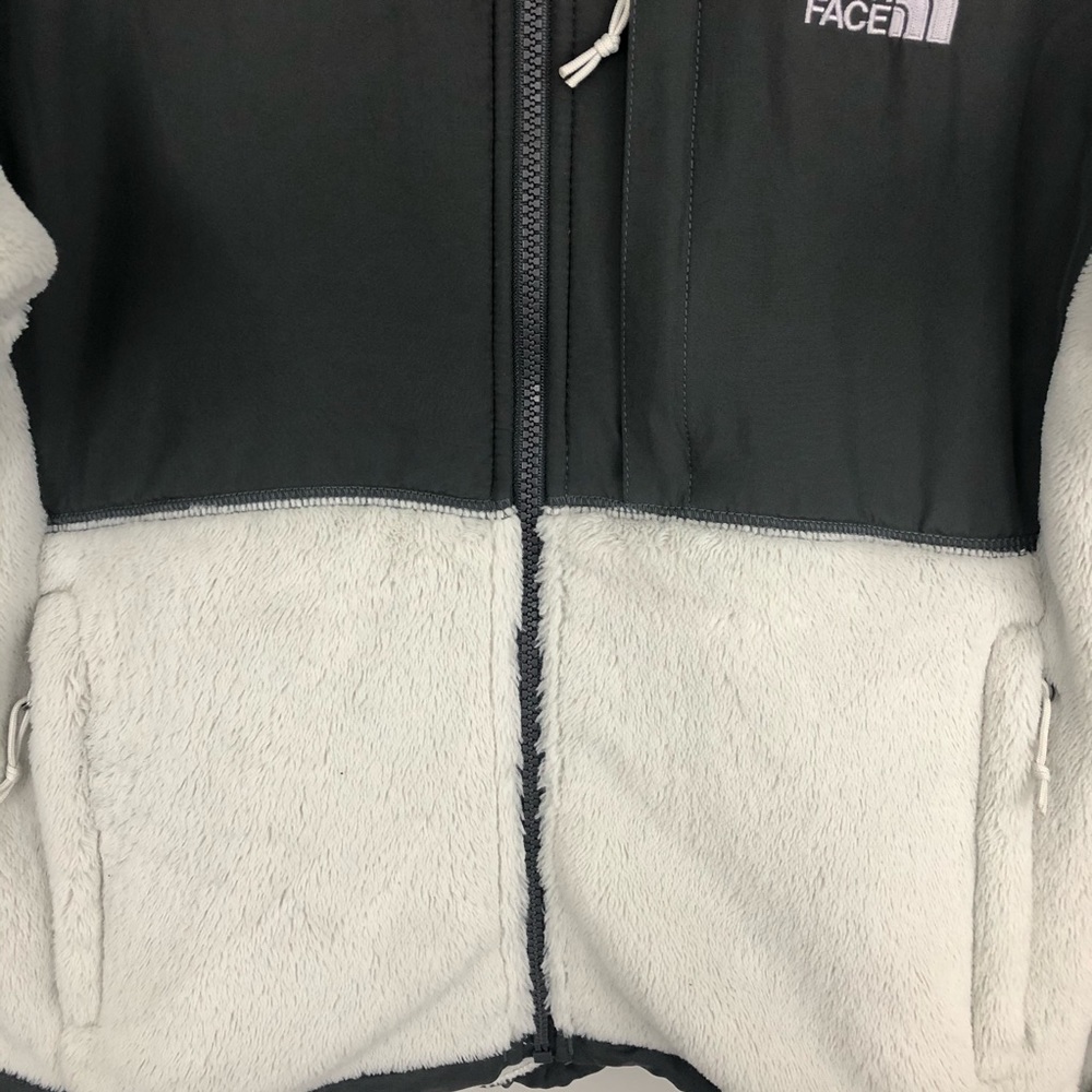 The North Face Light Gray Denali Fleece Jacket - Picture 2 of 6